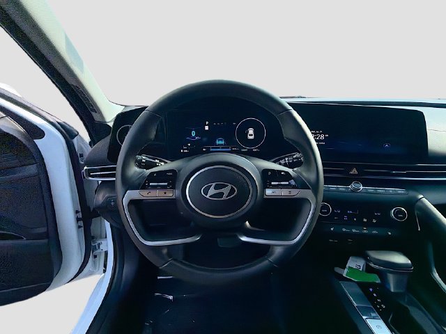 Used 2025 Hyundai Elantra SEL FWD image 11