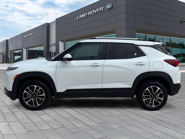 Used 2025 Chevrolet TrailBlazer LT AWD/4WD image 2