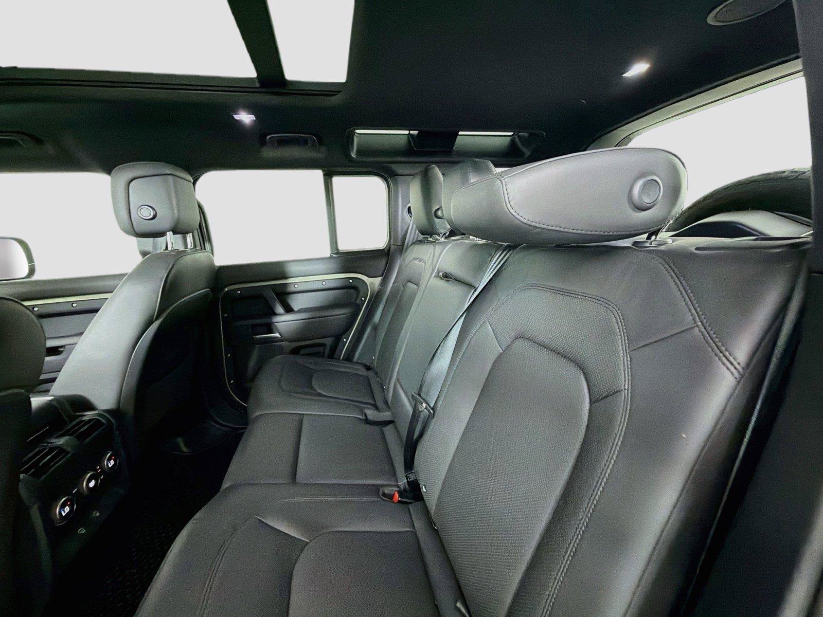Certified 2025 Land Rover Defender 110 X-Dynamic SE AWD/4WD image 25