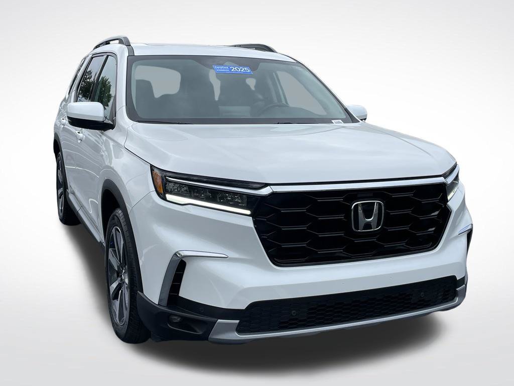Certified 2025 Honda Pilot Touring image 8