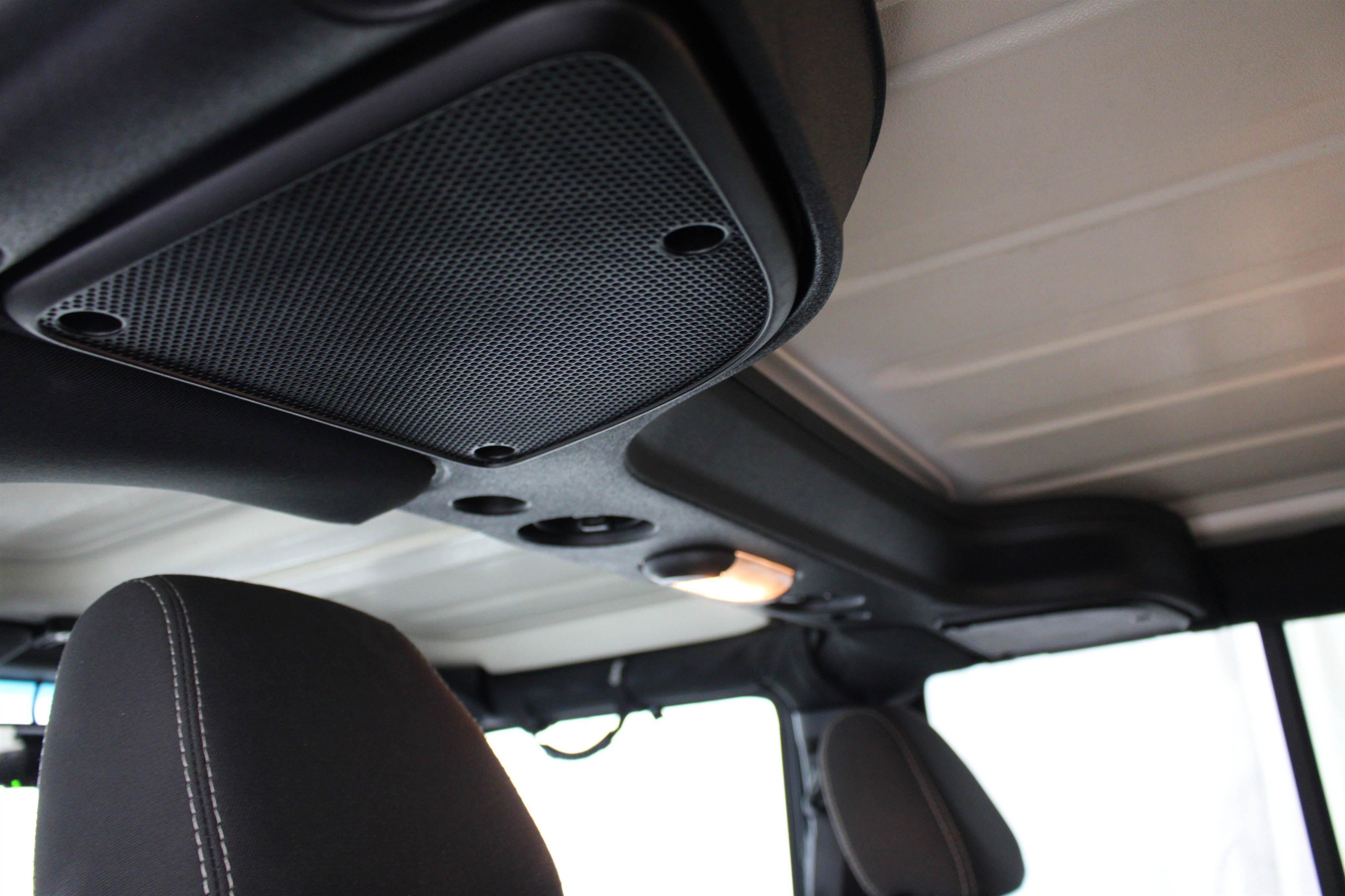 Used 2016 Jeep Wrangler Unlimited Sahara w/ Max Tow Package image 16