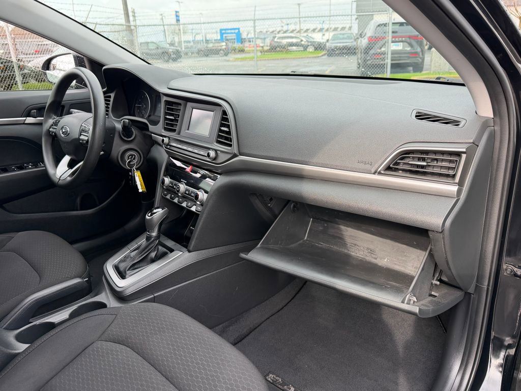 Used 2020 Hyundai Elantra SE w/ Cargo Package (C1) image 16