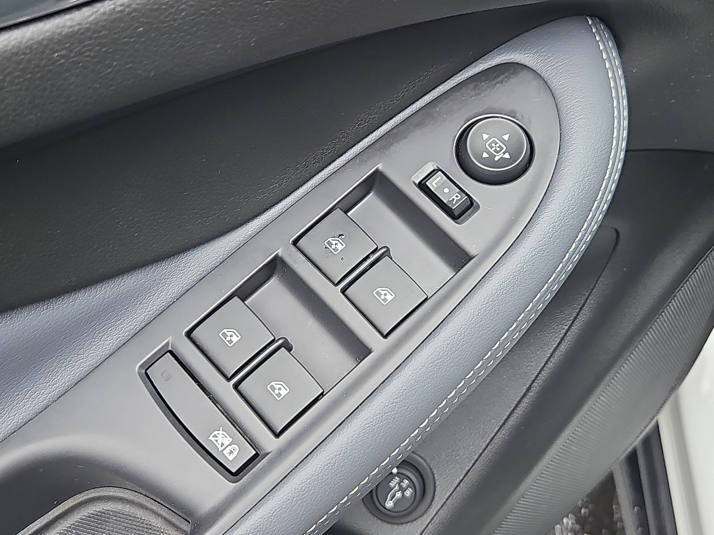 Used 2020 Buick Envision Essence FWD image 21