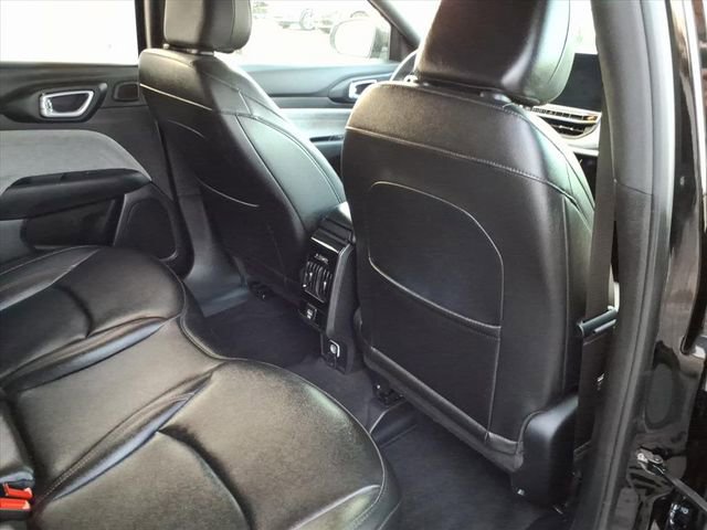 Used 2024 Jeep Compass Latitude w/ Sun and Sound Group AWD/4WD image 23