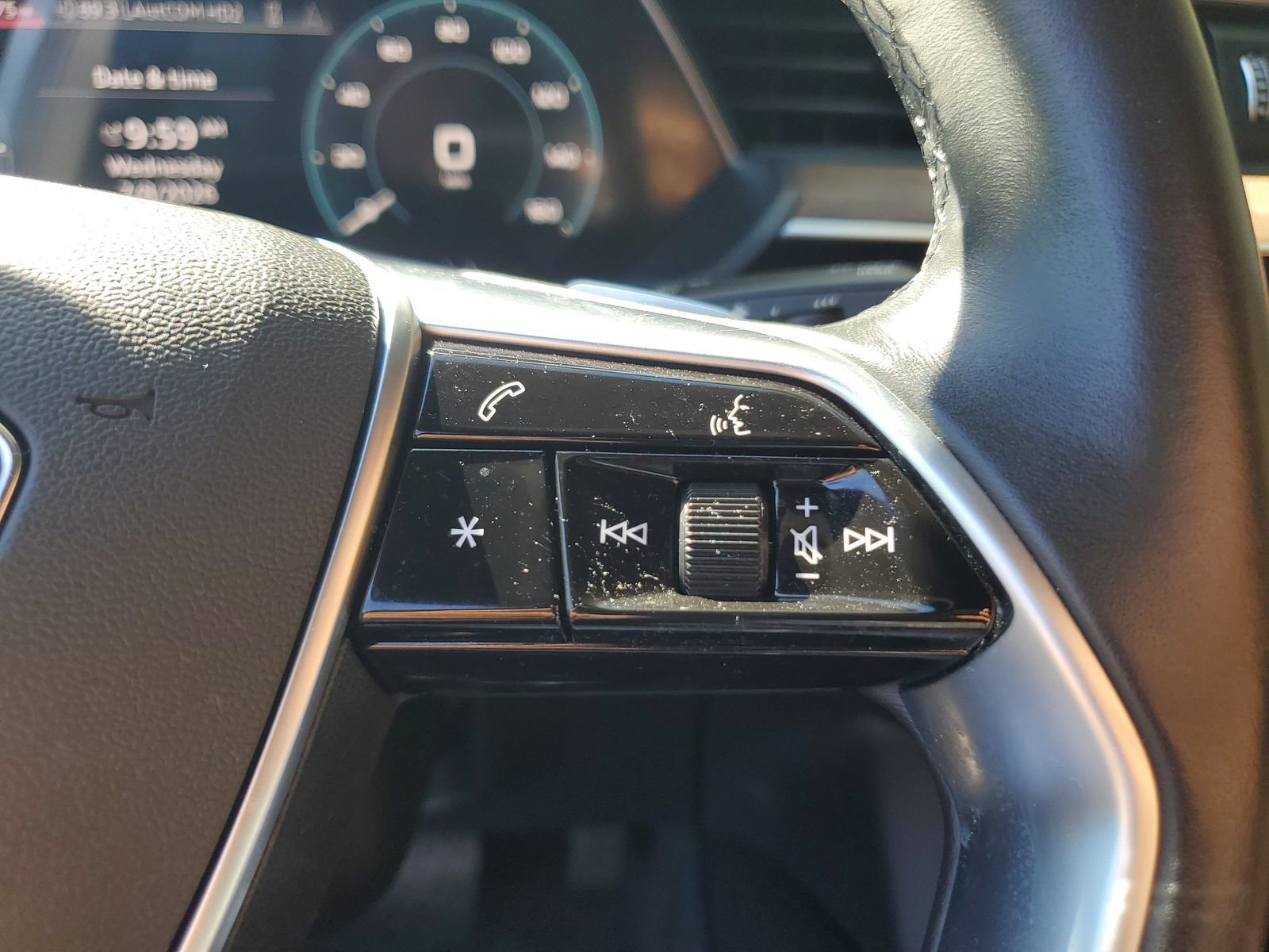 Used 2022 Audi e-tron Premium Plus w/ Premium Plus Package AWD/4WD image 30