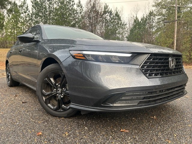 Used 2025 Honda Accord SE image 2