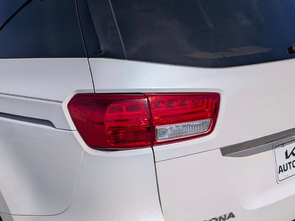 Used 2018 Kia Sedona SX Limited FWD image 11