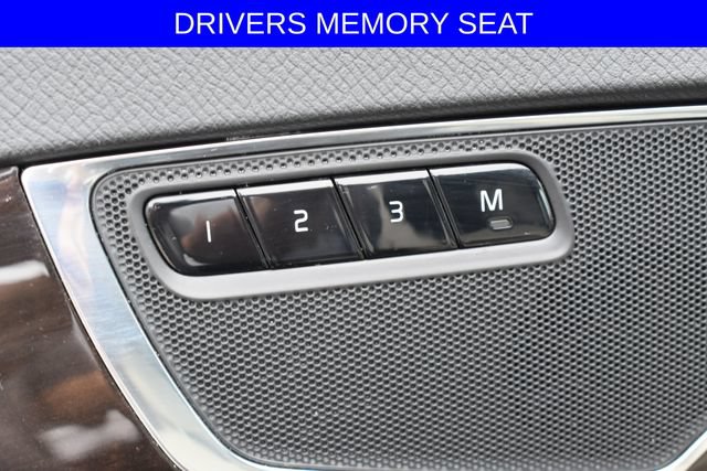 Used 2017 Volvo XC90 T6 Momentum w/ Convenience Package AWD/4WD image 5