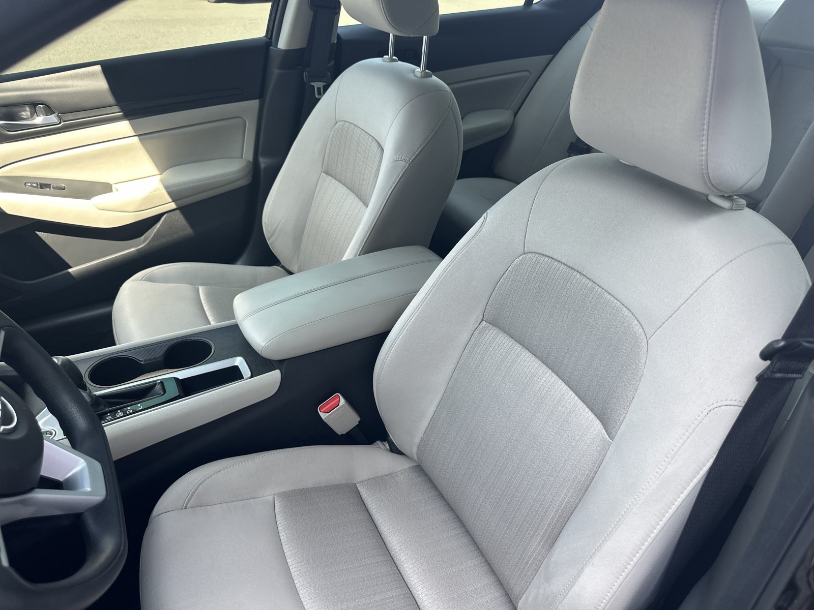 Used 2025 Nissan Altima 2.5 SV FWD image 17