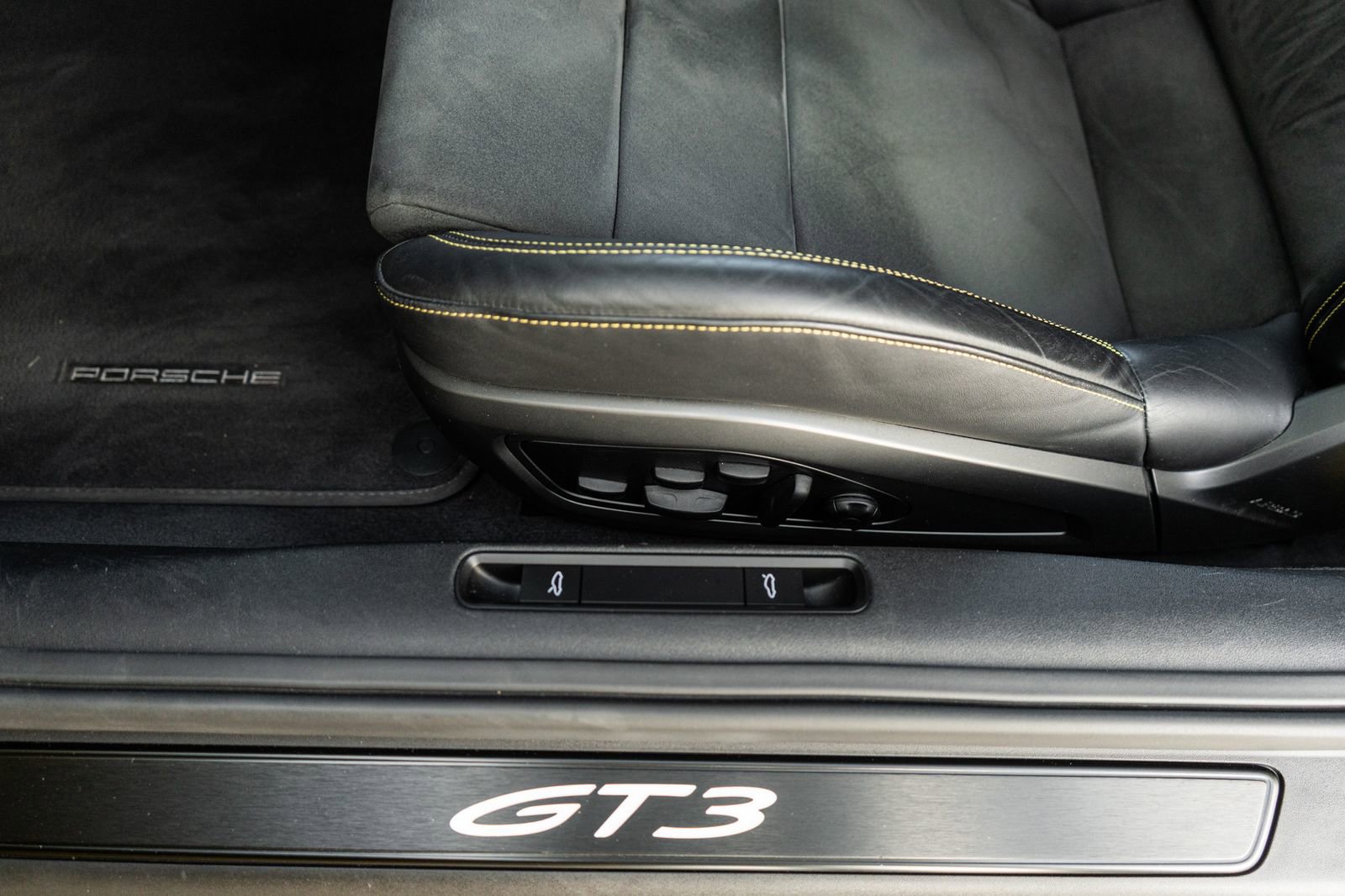 Used 2022 Porsche 911 GT3 RWD image 23