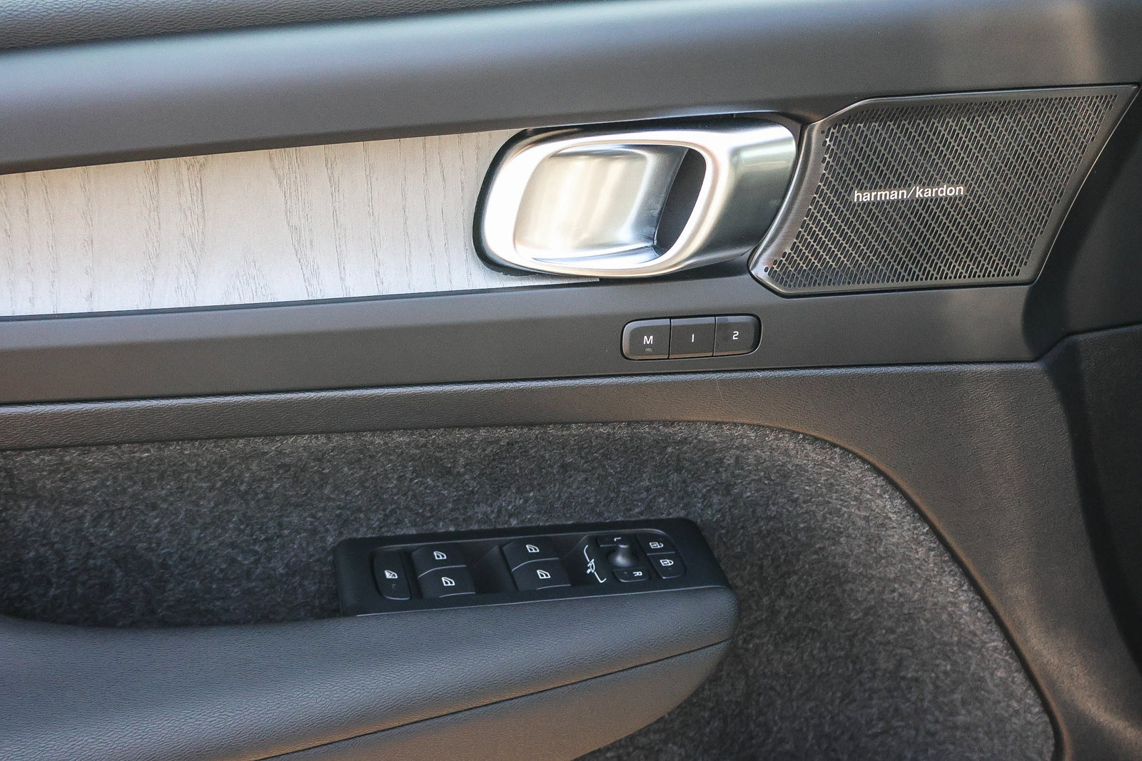 Used 2026 Volvo XC40 B4 Plus w/ Climate Package FWD image 29