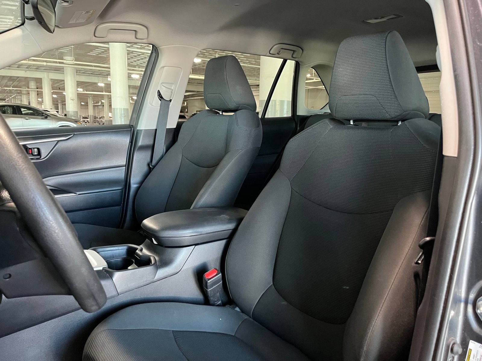 Used 2021 Toyota RAV4 LE AWD/4WD image 15