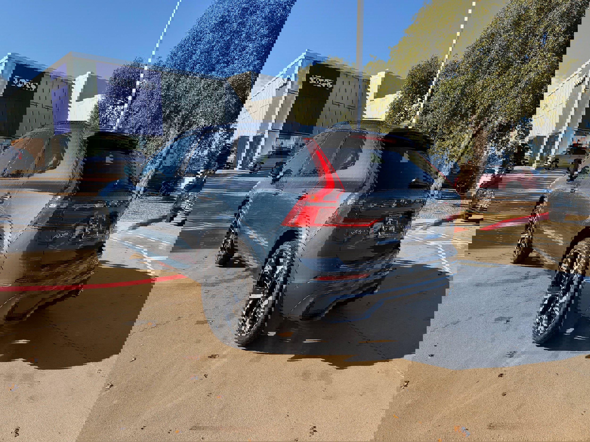 New 2026 Volvo XC60 B5 Ultra w/ Protection Package Premier AWD/4WD image 4