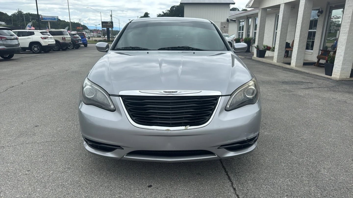 Used 2013 Chrysler 200 Touring w/ S Exterior Appearance Pkg FWD image 8