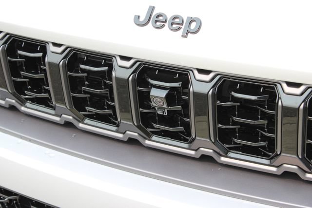 New 2026 Jeep Grand Cherokee Limited AWD/4WD image 8