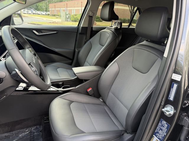 Used 2025 Kia Niro EX FWD image 11