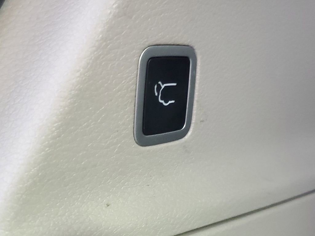 Used 2024 Chrysler Pacifica Touring-L image 12