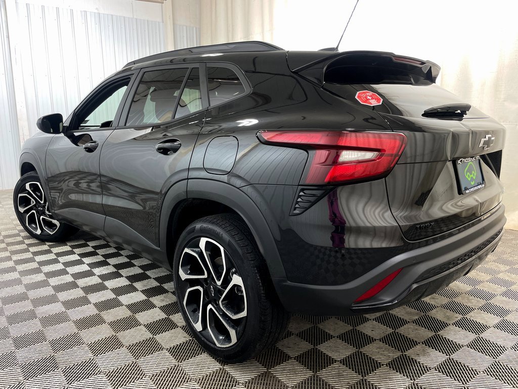 Certified 2025 Chevrolet Trax RS w/ Driver Confidence Package image 15