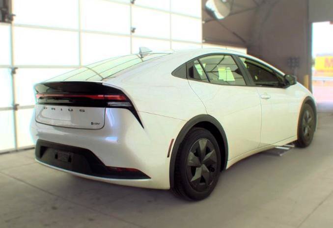 Used 2024 Toyota Prius LE AWD/4WD image 3
