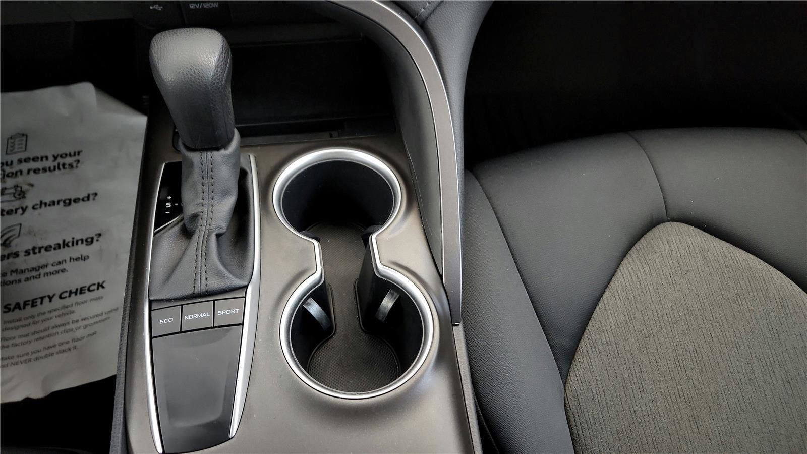 Used 2022 Toyota Camry LE image 28