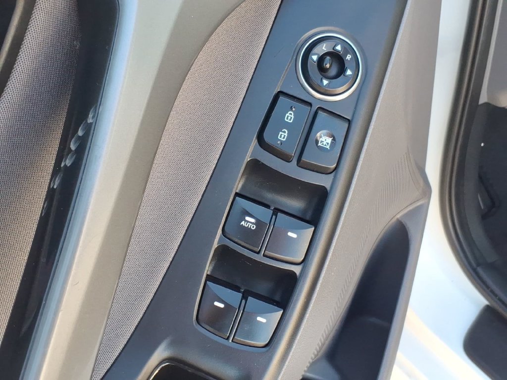 Used 2015 Hyundai Elantra SE w/ Option Group 02 FWD image 13