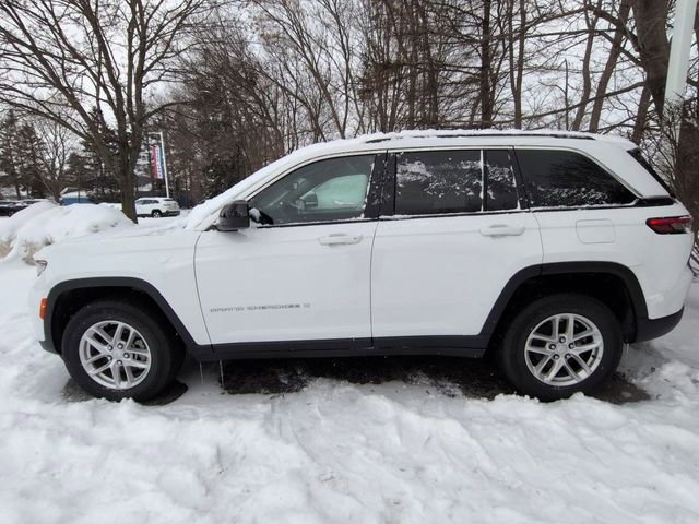 Used 2024 Jeep Grand Cherokee Laredo X image 6