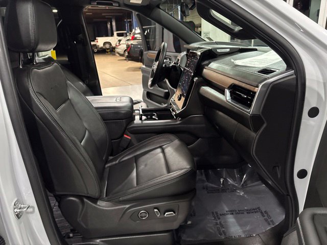 Used 2026 GMC Yukon Denali w/ Advanced Technology Package AWD/4WD image 42