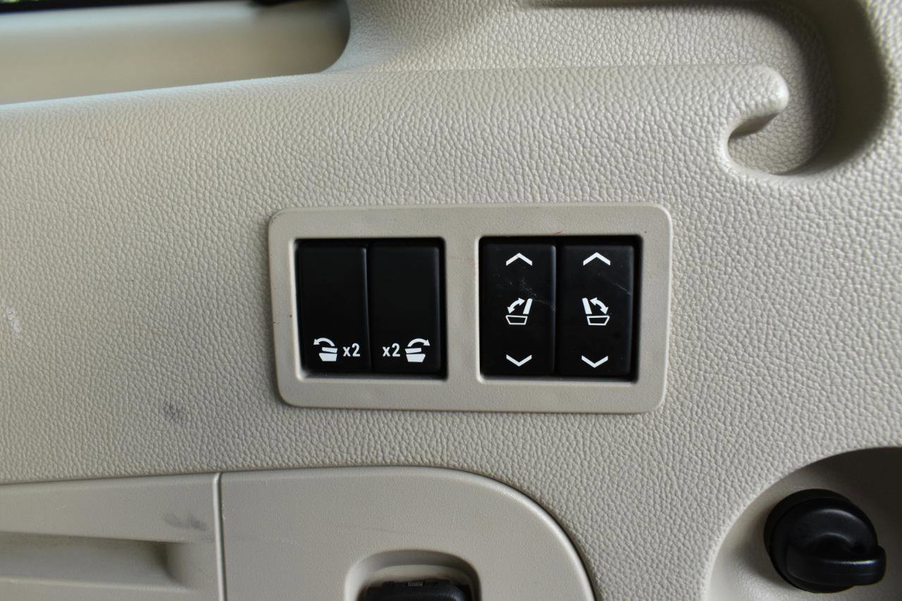 Used 2020 Cadillac Escalade ESV Premium Luxury AWD/4WD image 48