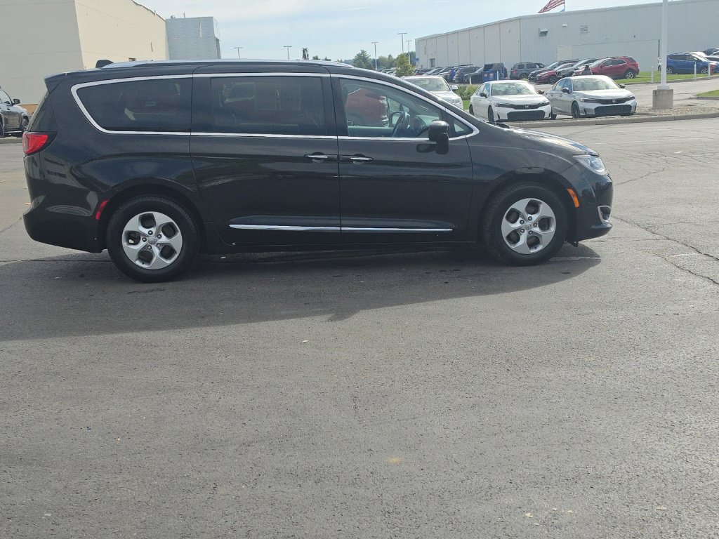 Used 2017 Chrysler Pacifica Touring-L Plus w/ Advanced Safetytec Group FWD image 12
