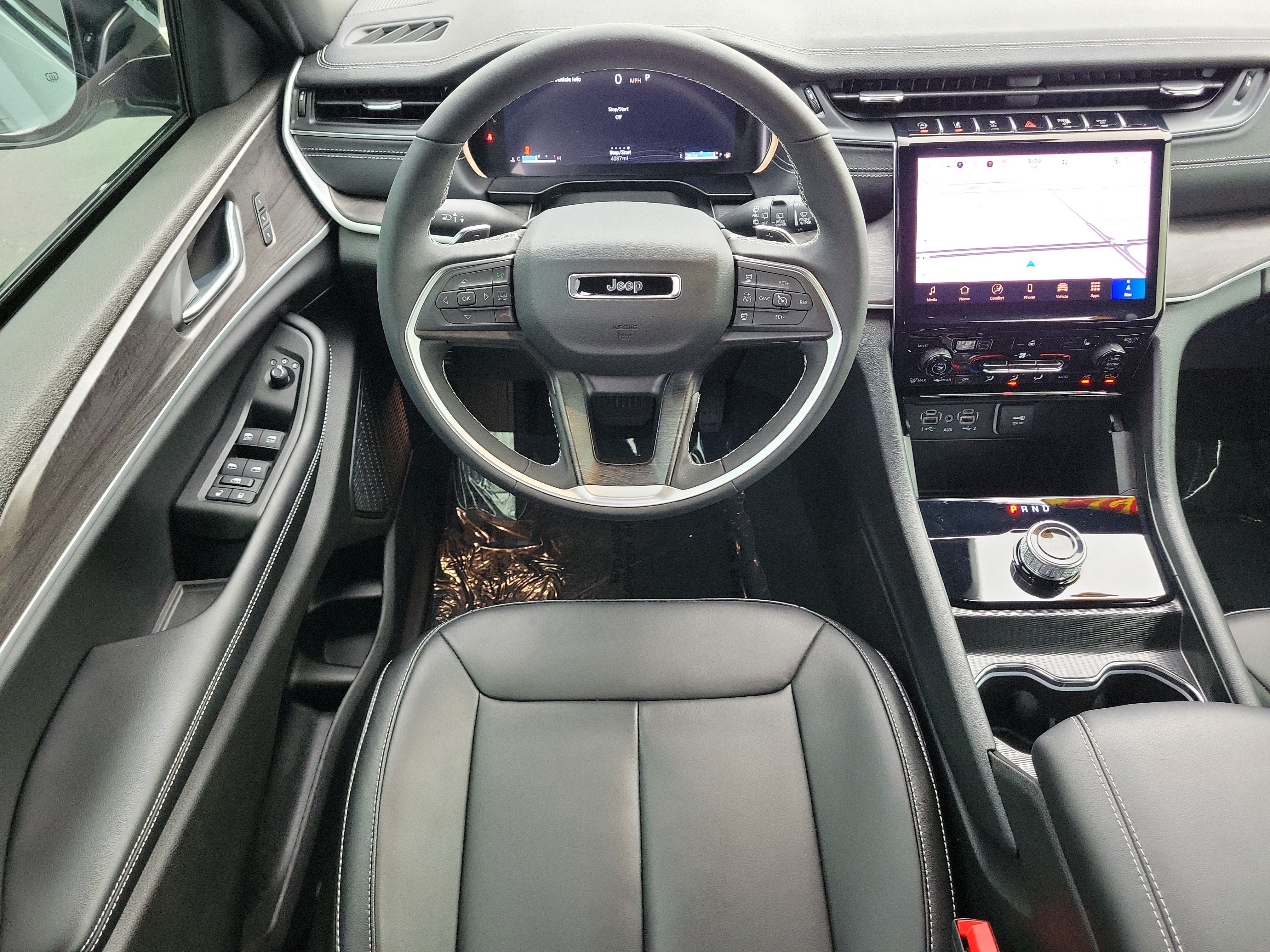 Used 2025 Jeep Grand Cherokee Limited RWD image 15