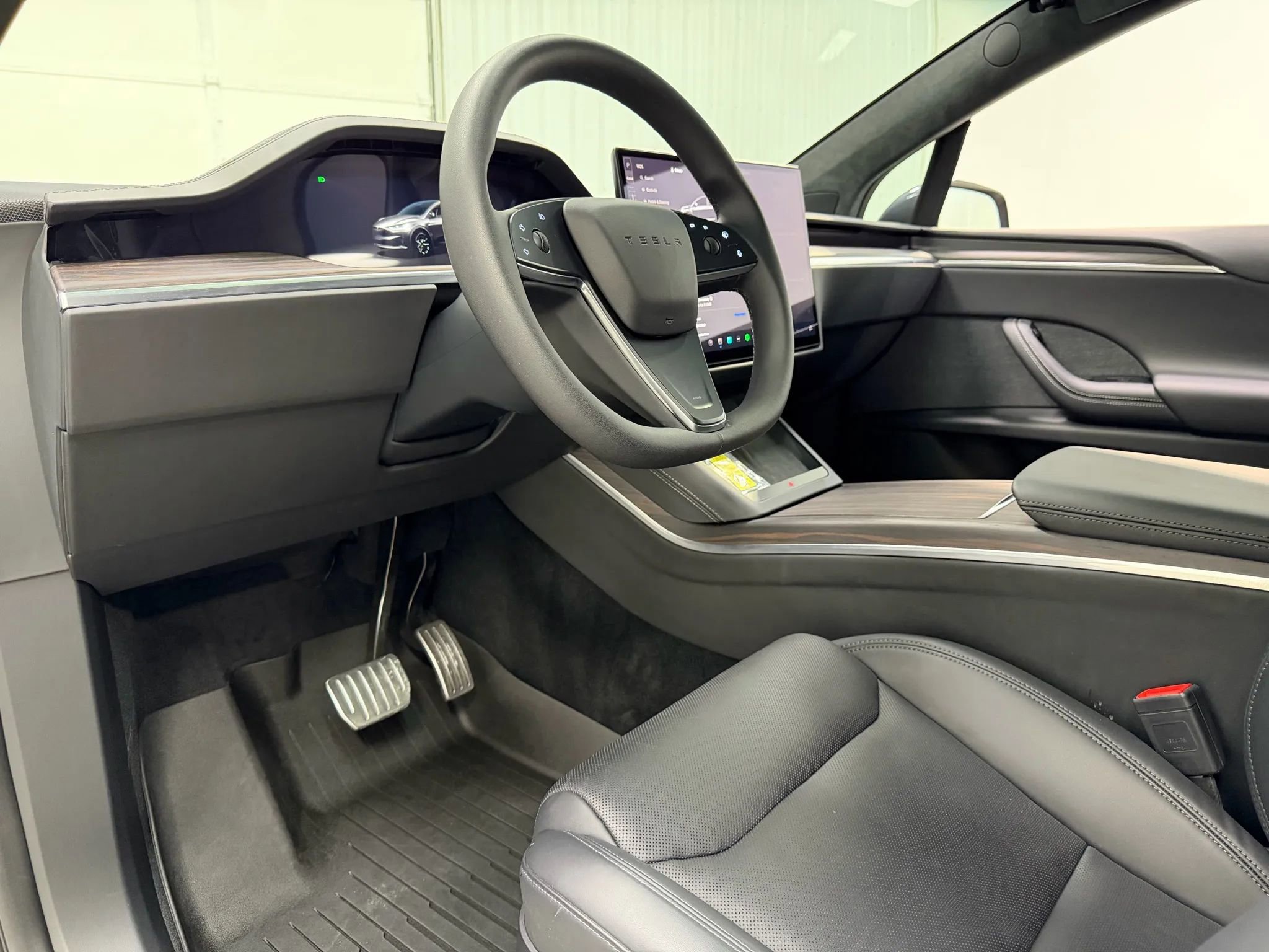 Used 2025 Tesla Model X image 12