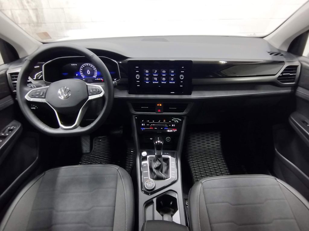 Certified 2025 Volkswagen Taos SE image 37