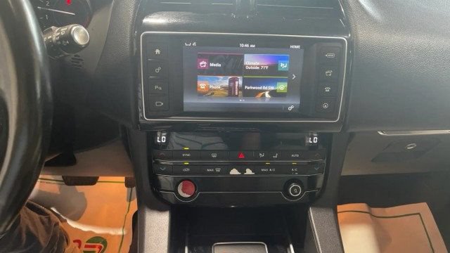 Used 2017 Jaguar F-PACE Prestige AWD/4WD image 22