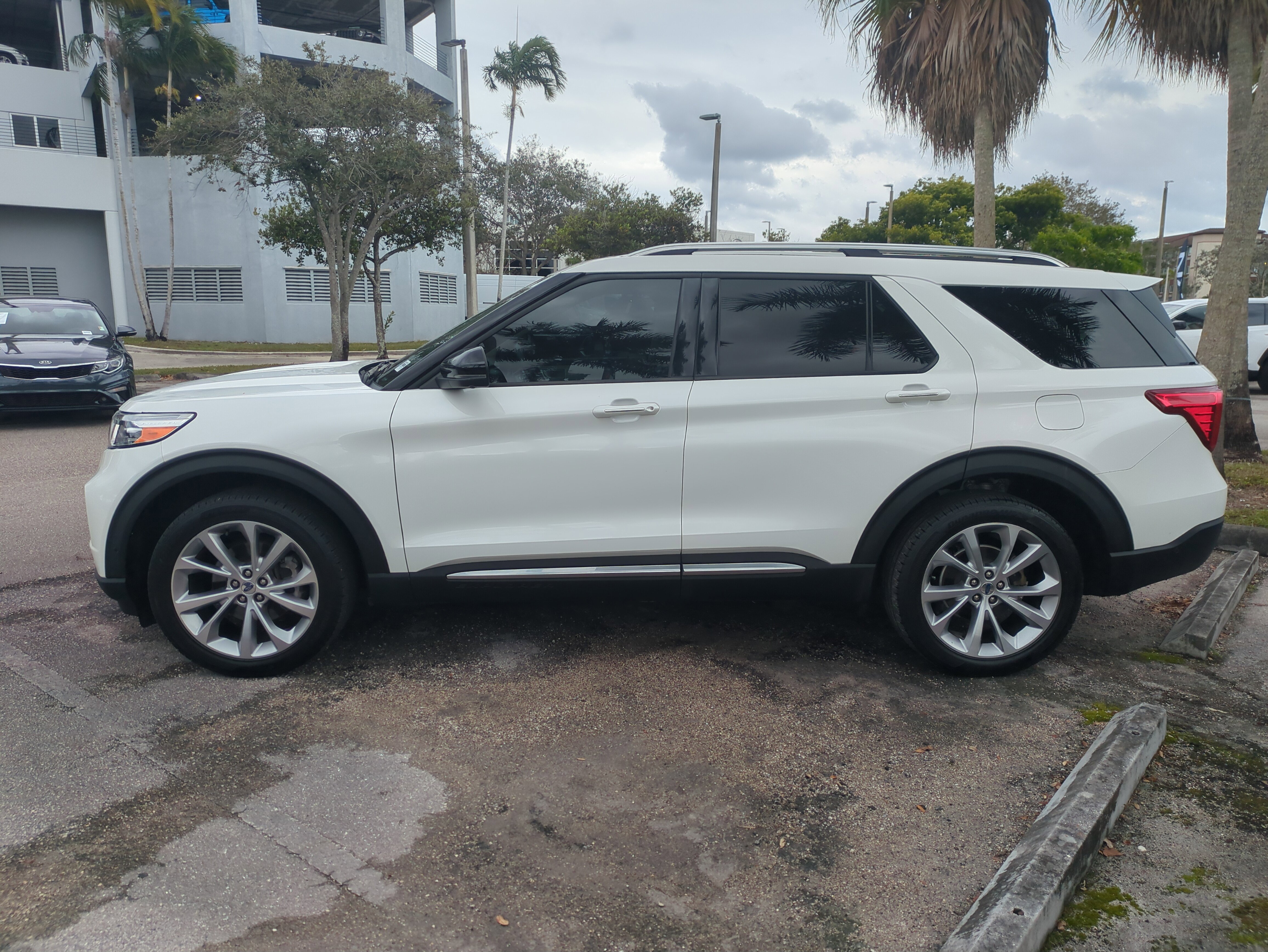 Used 2022 Ford Explorer Platinum w/ Equipment Group 601A image 8