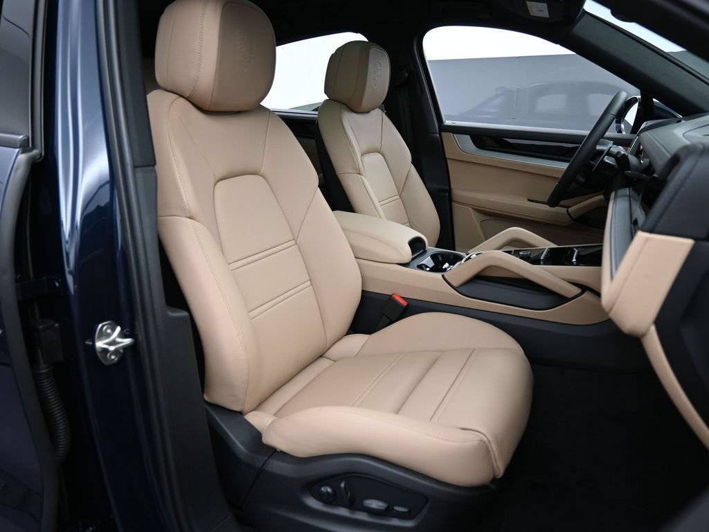 New 2026 Porsche Cayenne E-Hybrid Coupe AWD/4WD image 31