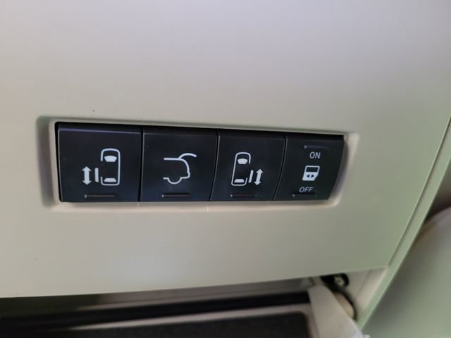 Used 2015 Chrysler Town & Country Touring w/ Driver Convenience Group image 38