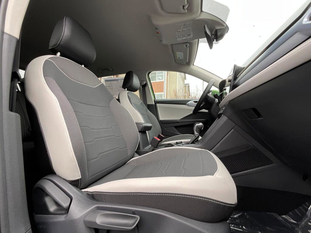 New 2026 Volkswagen Taos SE image 12