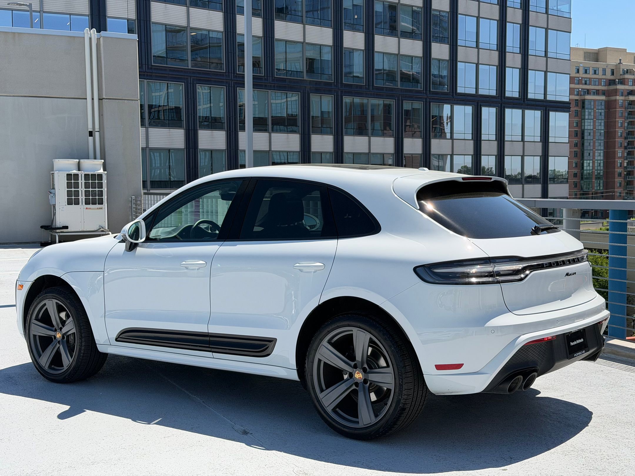 Certified 2026 Porsche Macan AWD/4WD image 3