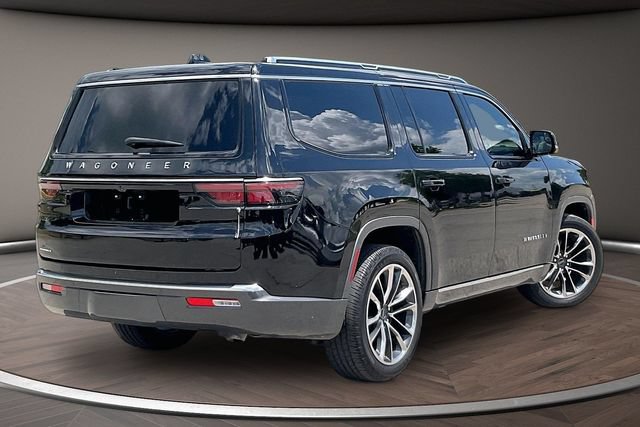 Used 2022 Jeep Wagoneer Series III w/ Premium Group I AWD/4WD image 2
