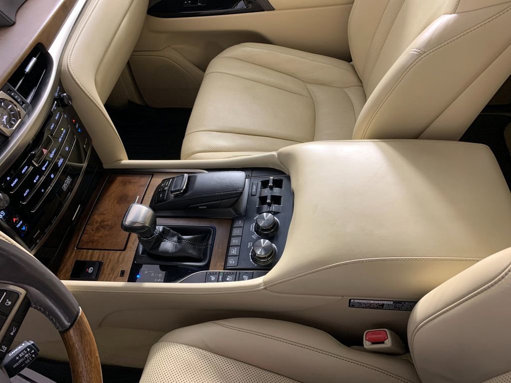 Used 2016 Lexus LX 570 4WD w/ Luxury Package image 30