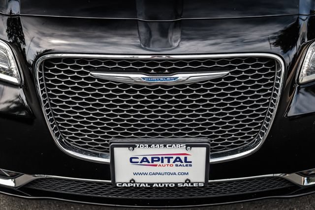 Used 2015 Chrysler 300 C RWD image 10