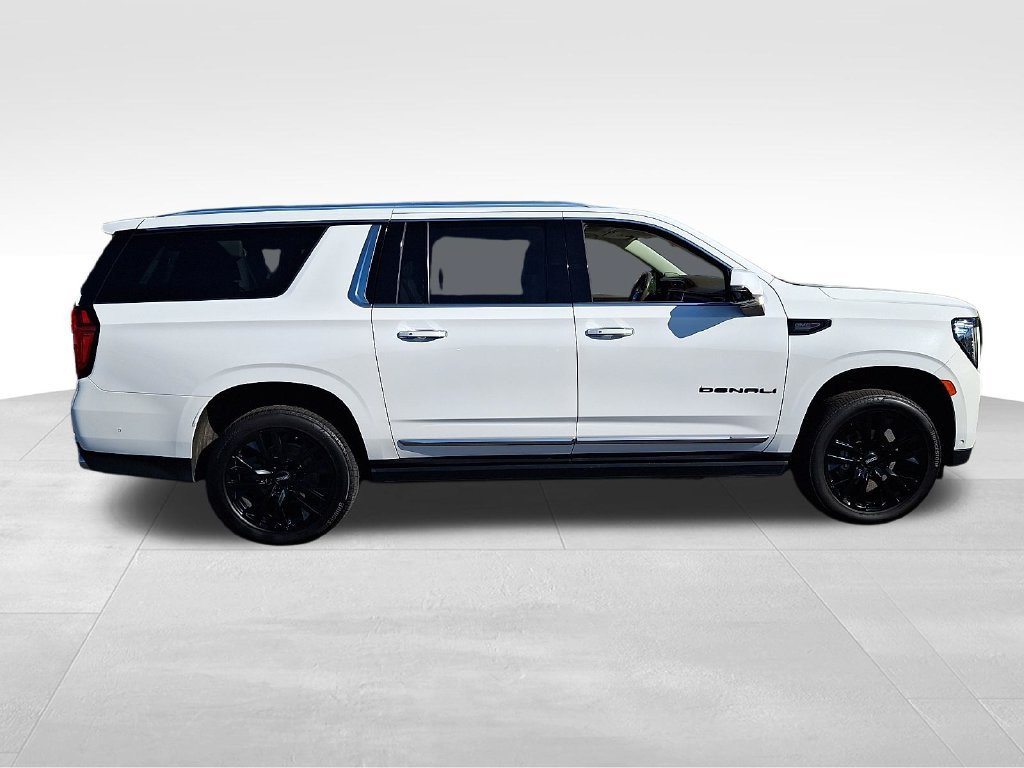 Used 2023 GMC Yukon XL Denali w/ Denali Reserve Package AWD/4WD image 8