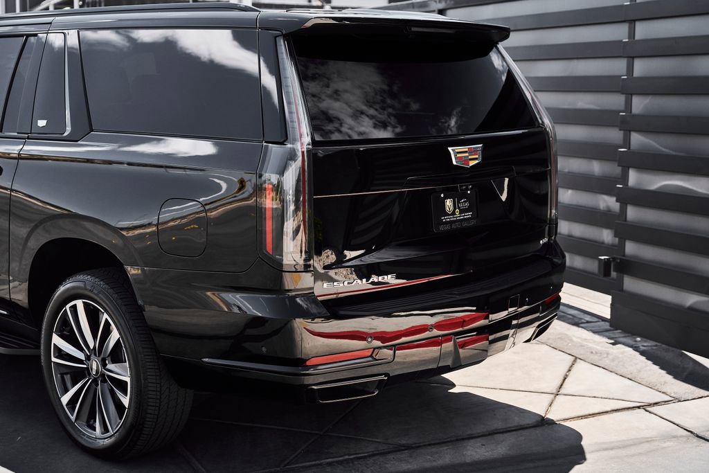 Used 2025 Cadillac Escalade ESV Sport AWD/4WD image 9