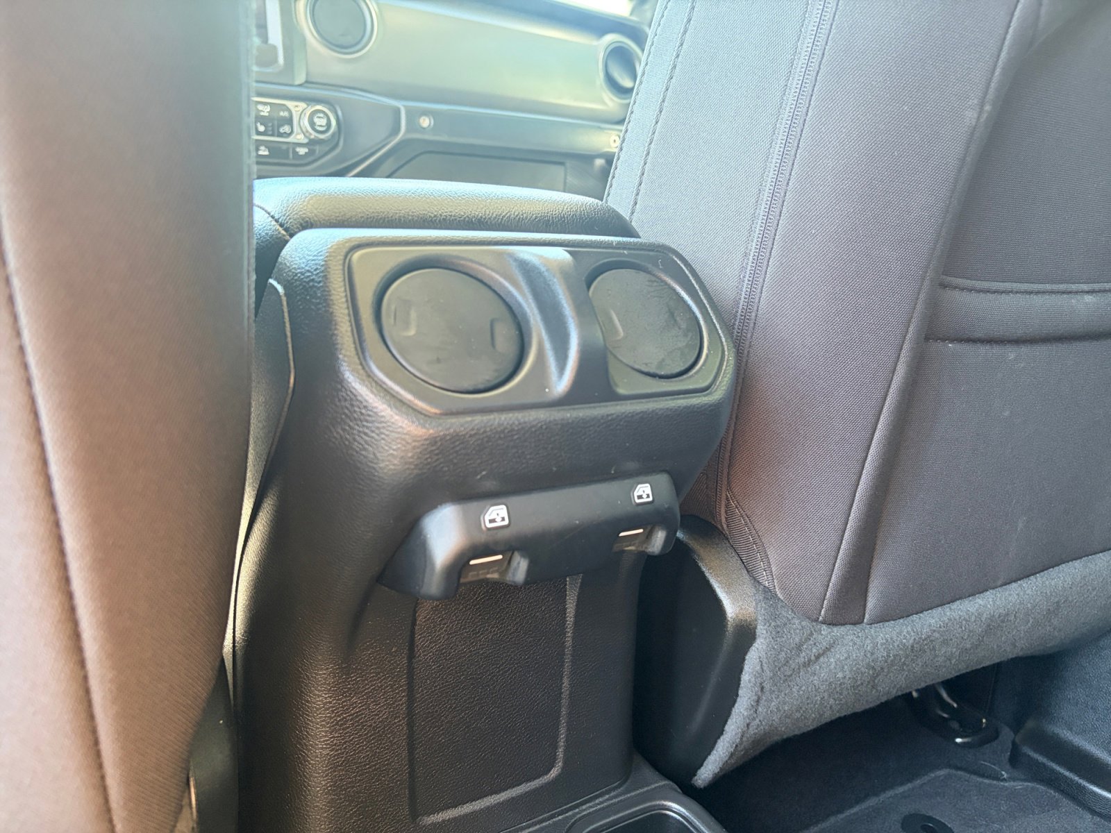 Used 2022 Jeep Gladiator Sport AWD/4WD image 32