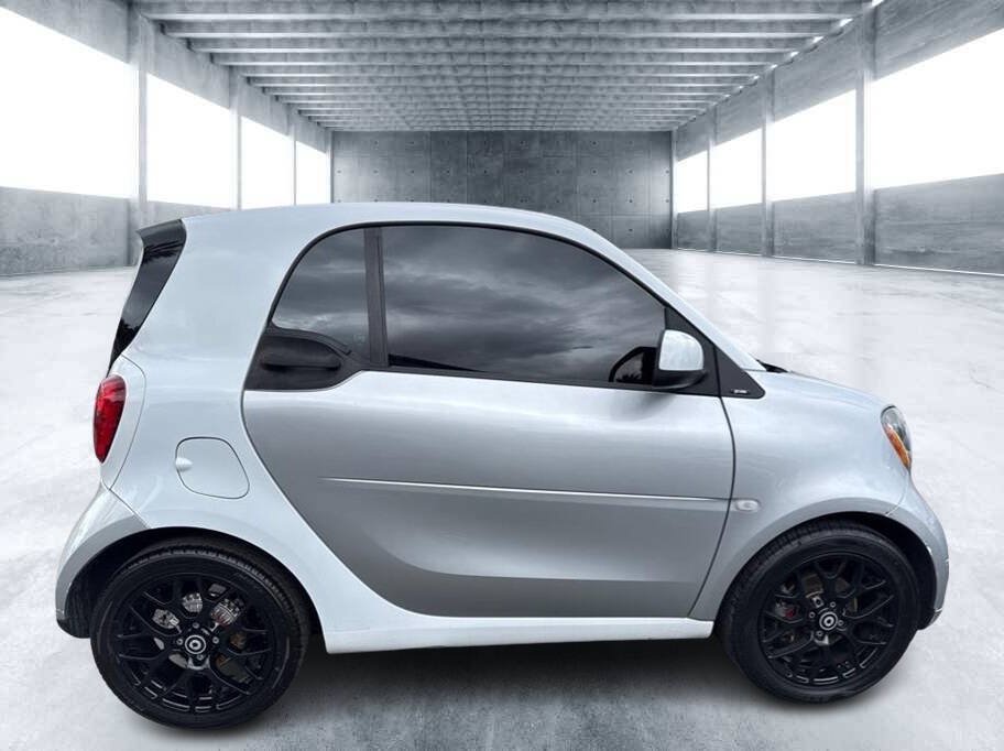 Used 2016 smart fortwo Prime RWD image 3