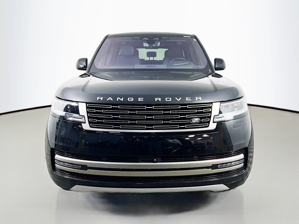 Used 2023 Land Rover Range Rover SE AWD/4WD image 2