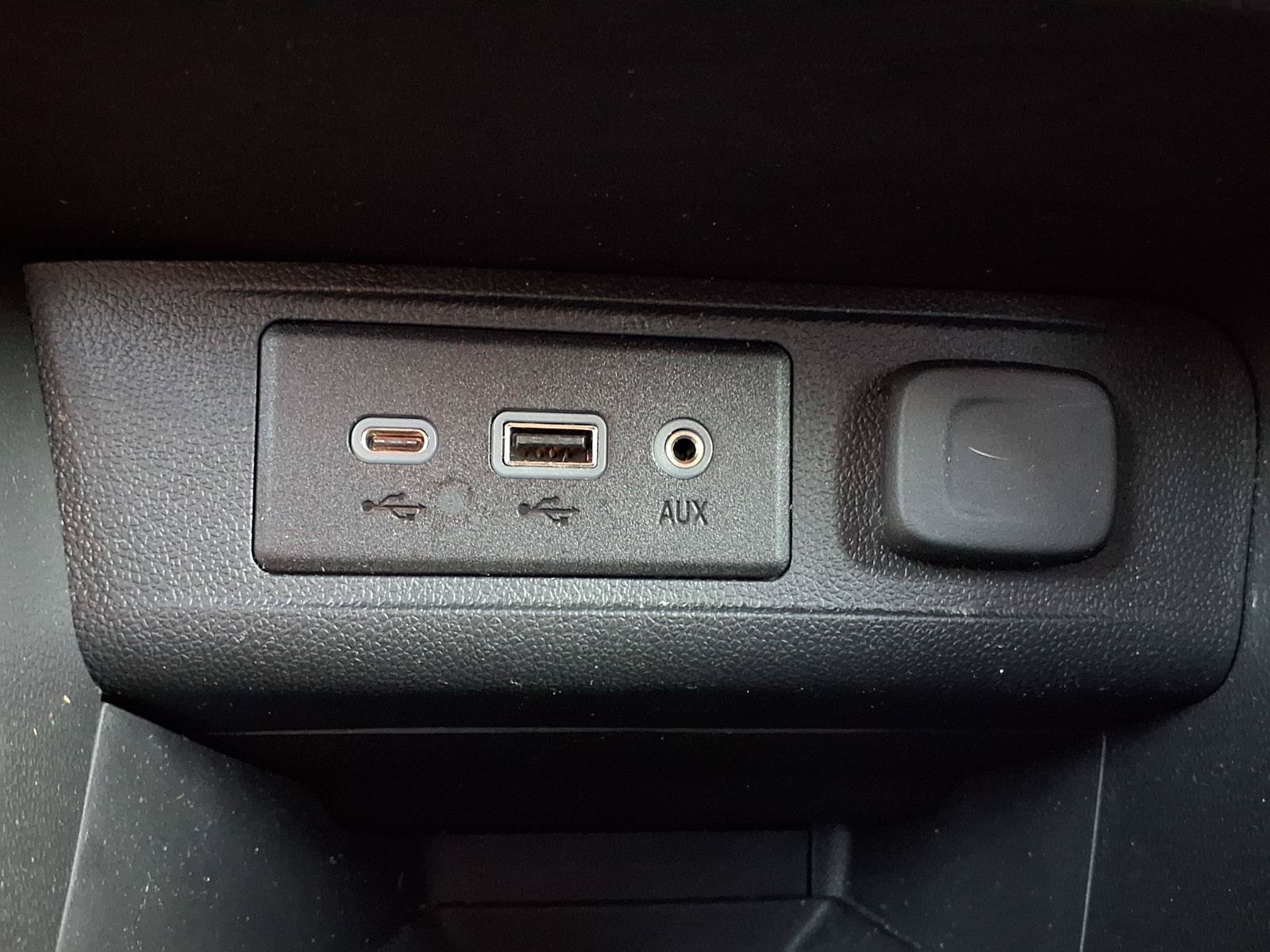 Used 2022 Buick Encore GX Preferred w/ Cold Weather Comfort Package FWD image 10