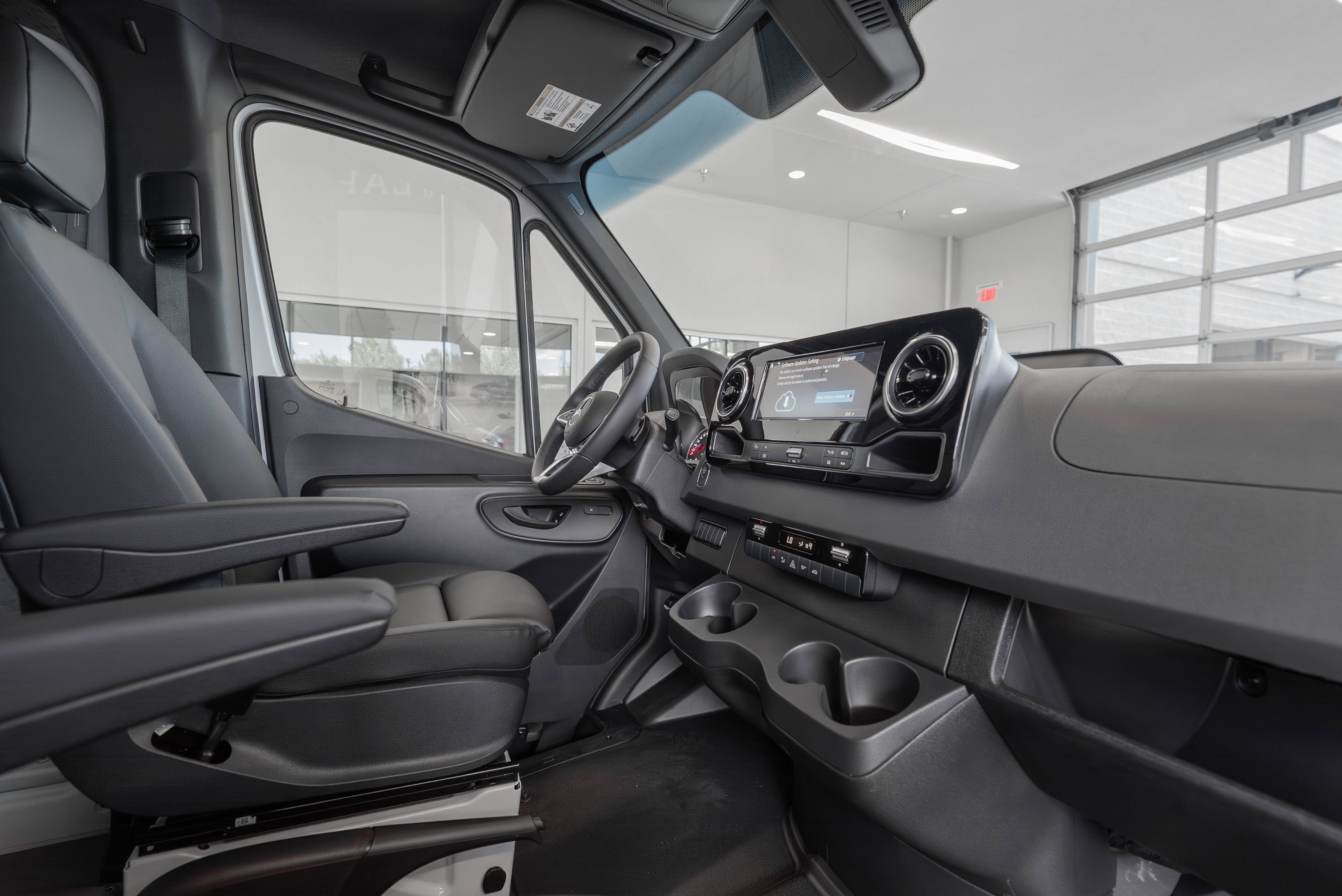 Used 2025 Mercedes-Benz Sprinter 2500 image 16