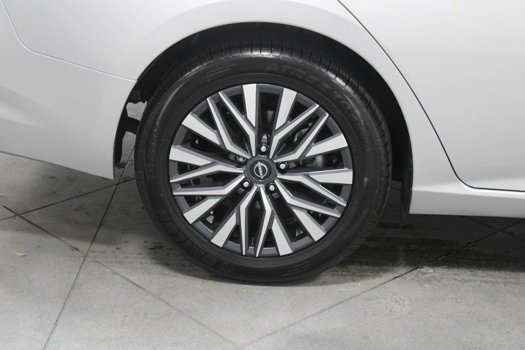 Used 2024 Nissan Altima 2.5 SV image 13