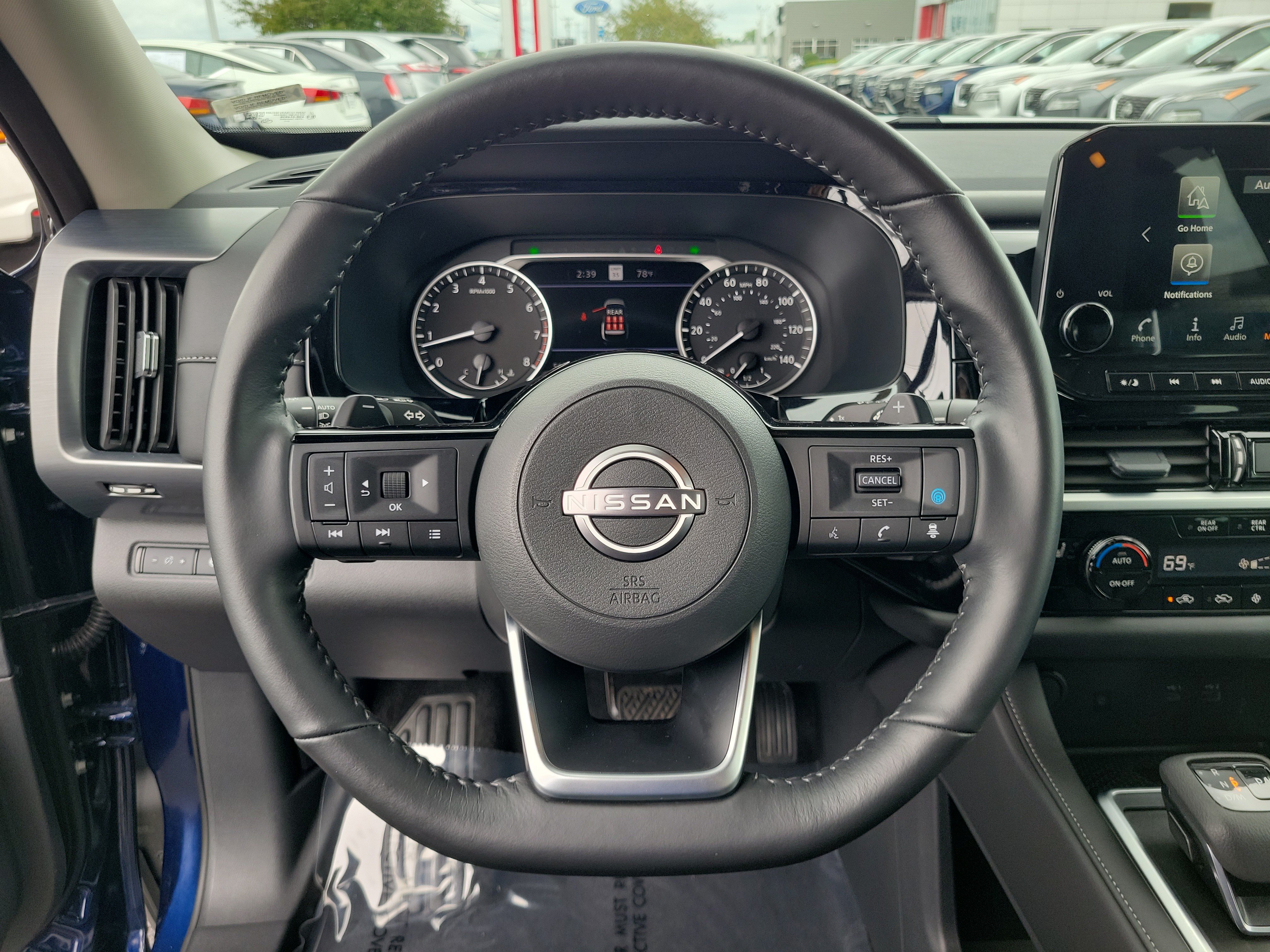 Used 2025 Nissan Pathfinder SL w/ Black Appearance Package AWD/4WD image 21
